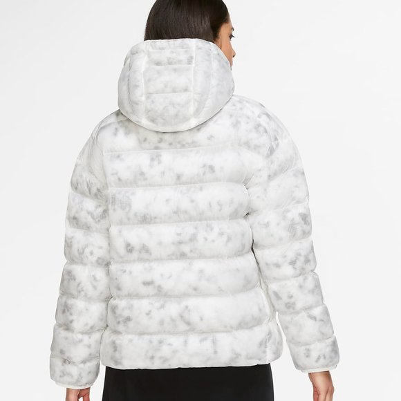 NWT Nike Sportswear Women's Puffer Jacket, L - Picture 2 of 9